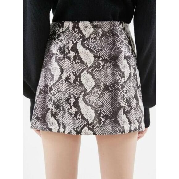 NWT URBAN OUTFITTERS UO Siren Snake Print Button-Front Mini Skirt Sz Medium - Picture 3 of 8